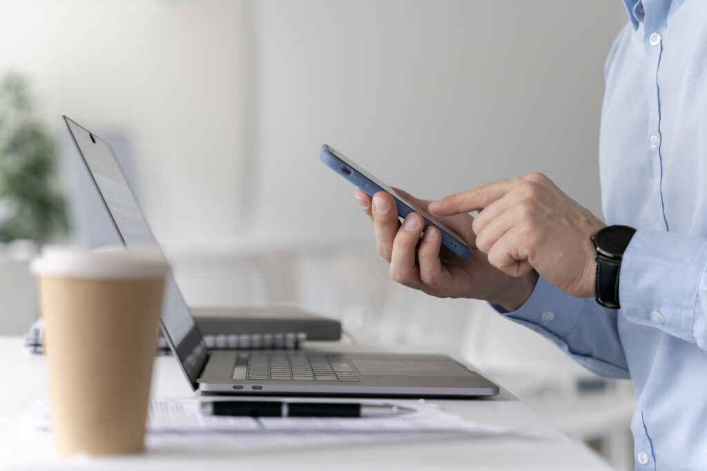 contato de emergência para funcionário